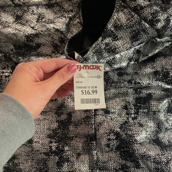 Dress with cross back - Picture 3 of 3